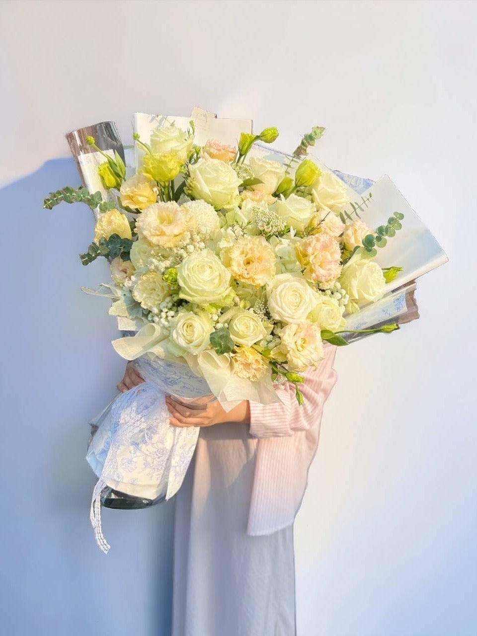 Winter Elegance Bouquet (XL) - Farm-Sook Flowers & Coffee