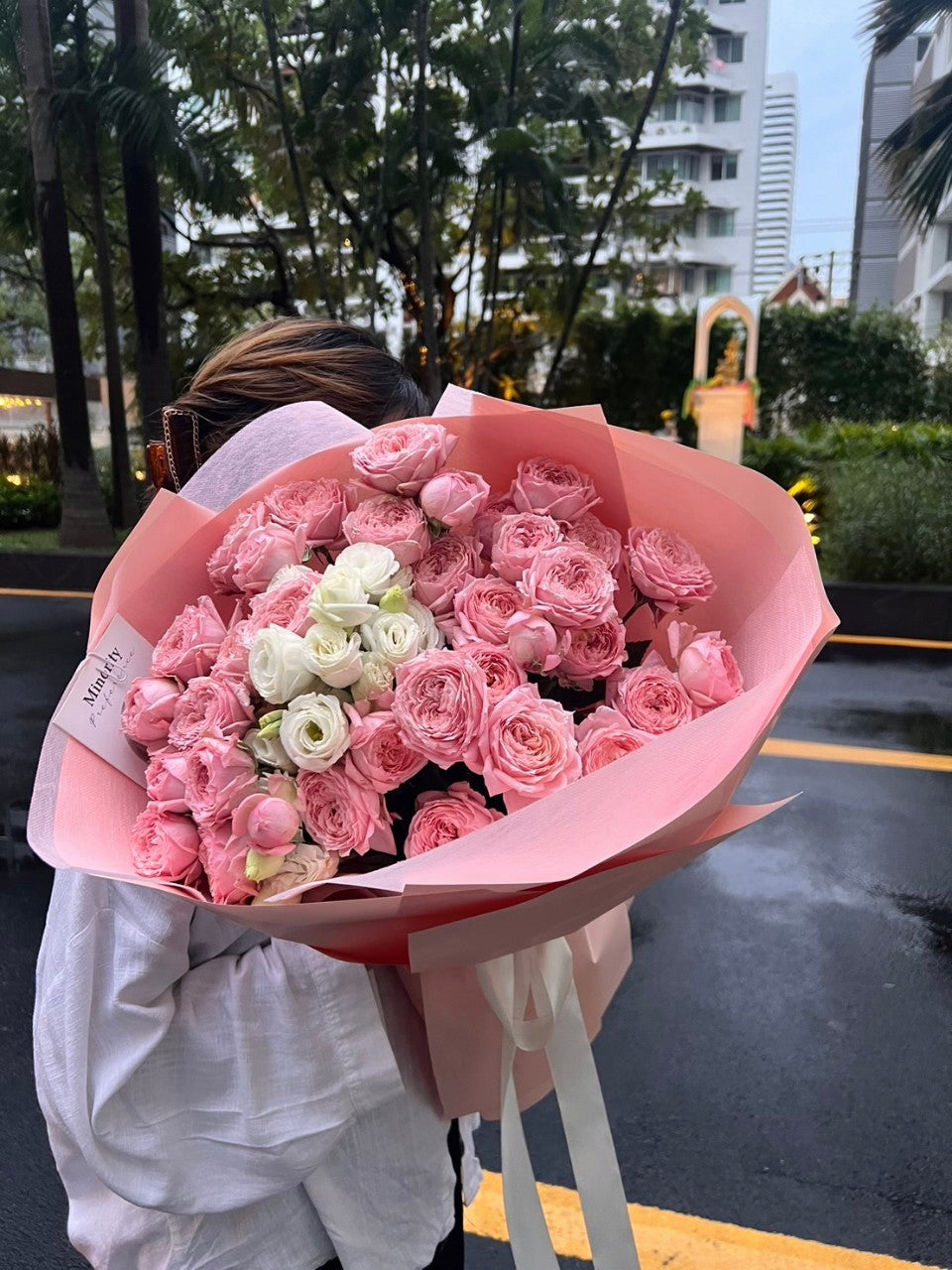 Bush Rose Bouquet (L)