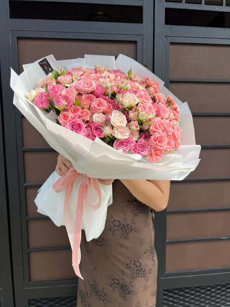 Bush Rose Bouquet (L)