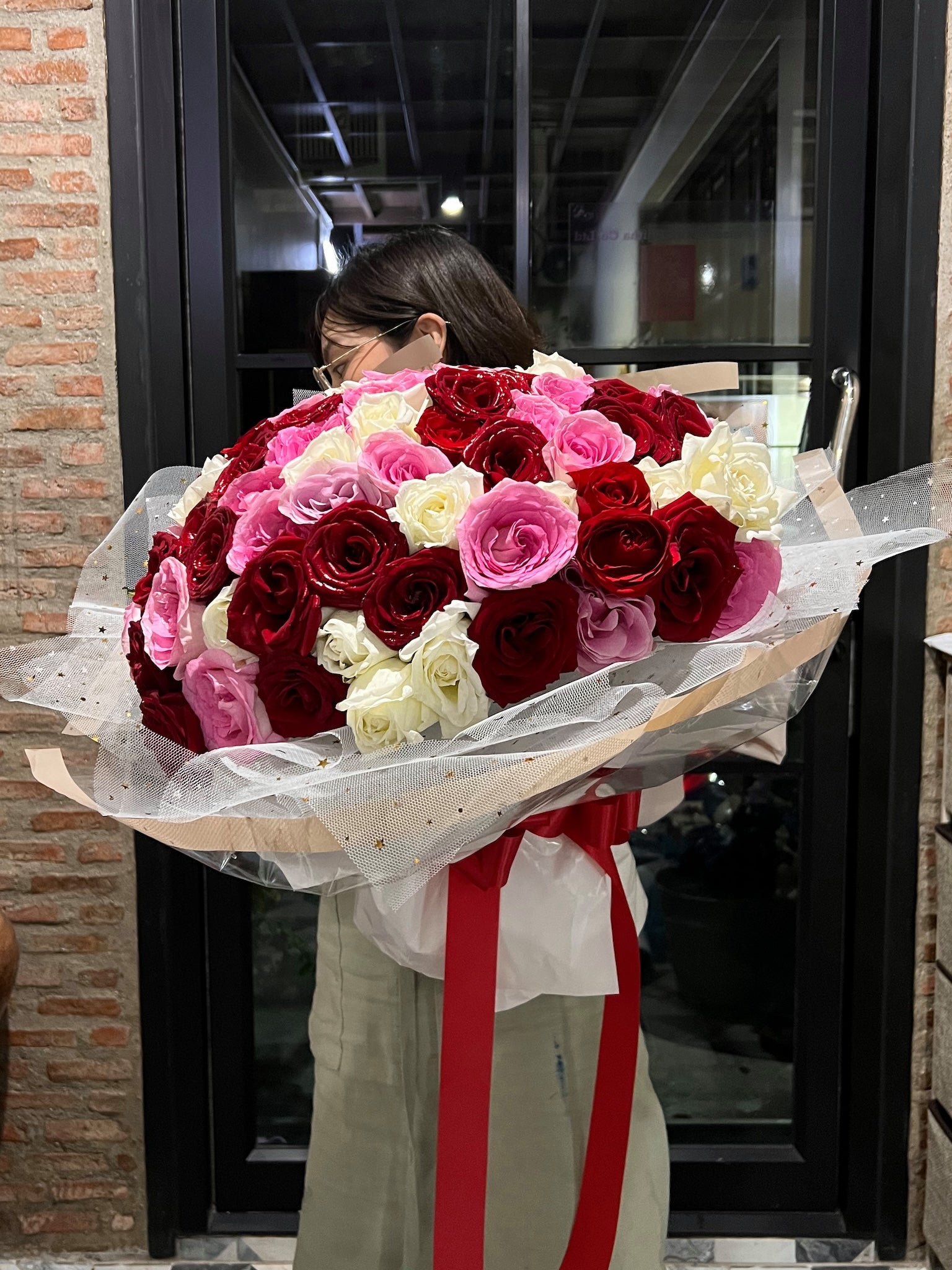 Bouquet of 100 Mixed Color Roses - Farm-Sook Flowers & Coffee