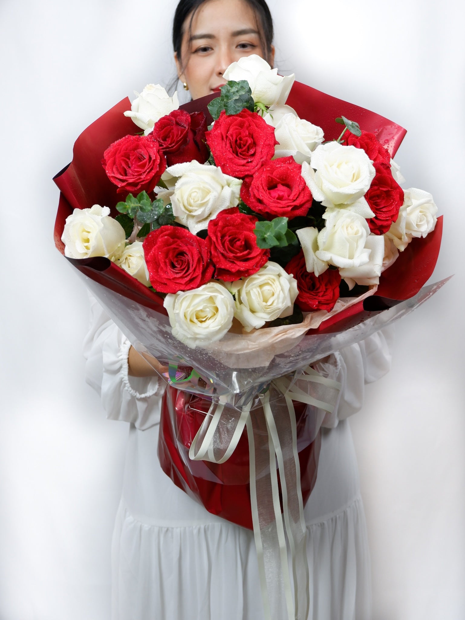 Valentine's Day - Bouquet of 20 Red & White Roses - Farm-Sook Flowers & Coffee