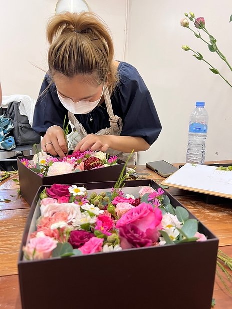 BloomBox: A Stunning Assortment of Fresh & Vibrant Flowers - Farm-Sook Flowers & Coffee